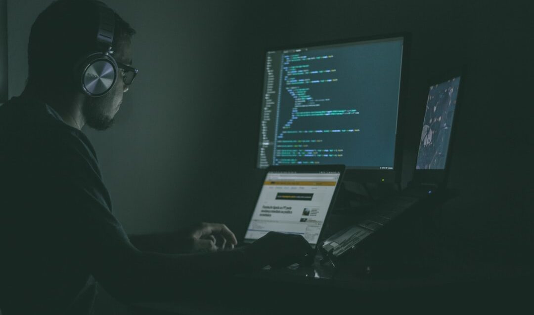 featured-4209a305bc person using laptop computers
